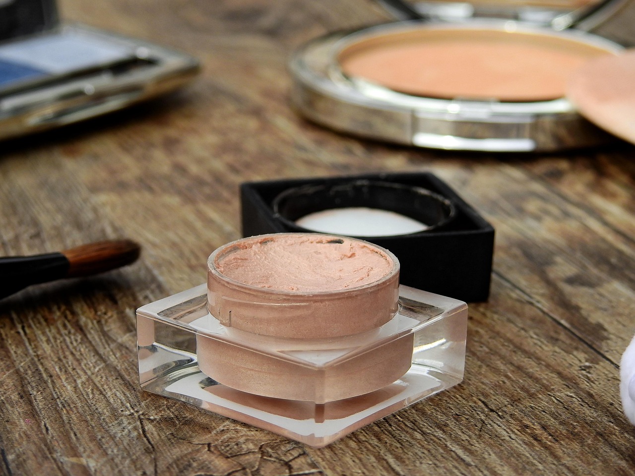 cosmetics, make up, beauty, colour, powder, rouge, schmink brush, paint brush, cosmetics, cosmetics, cosmetics, make up, make up, make up, make up, make up, powder-2116383.jpg